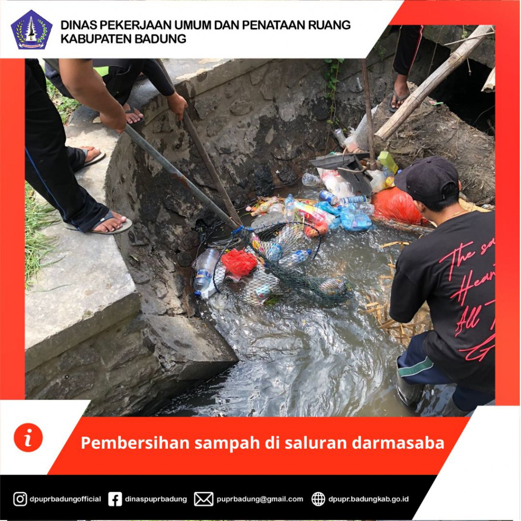 Pembersihan sampah di saluran